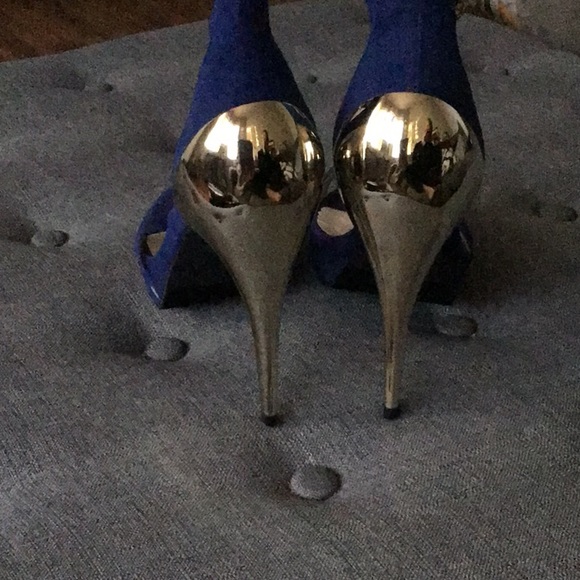 Woman’s high heel s - Picture 3 of 5